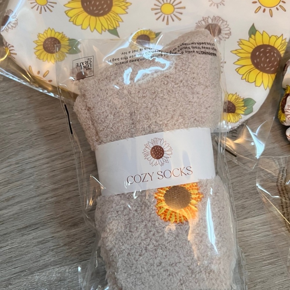 Sunflower Accessory Set - Picture 2 of 5